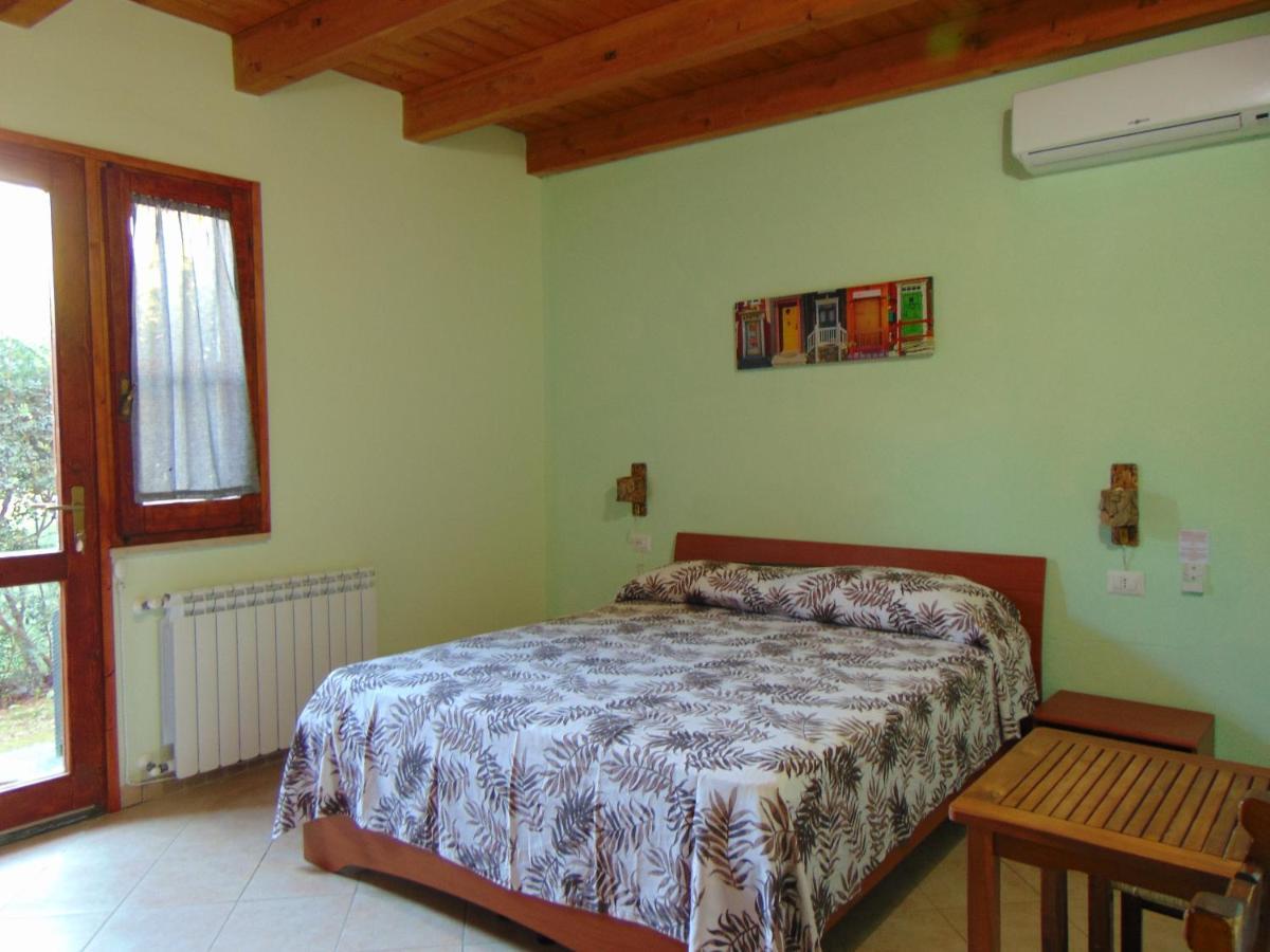 La Contea Bed & Breakfast Sant'Anna Arresi Exterior photo