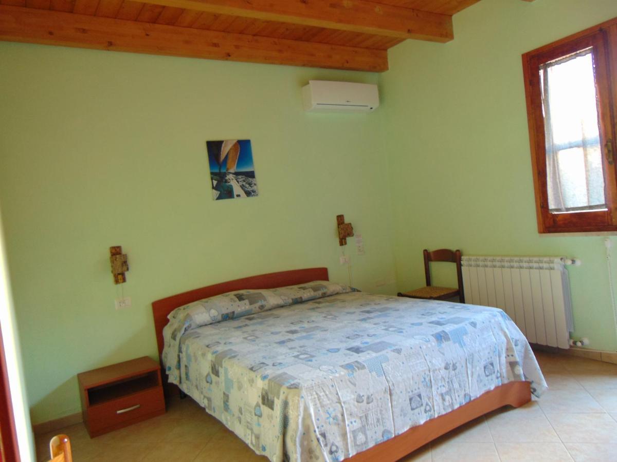La Contea Bed & Breakfast Sant'Anna Arresi Exterior photo