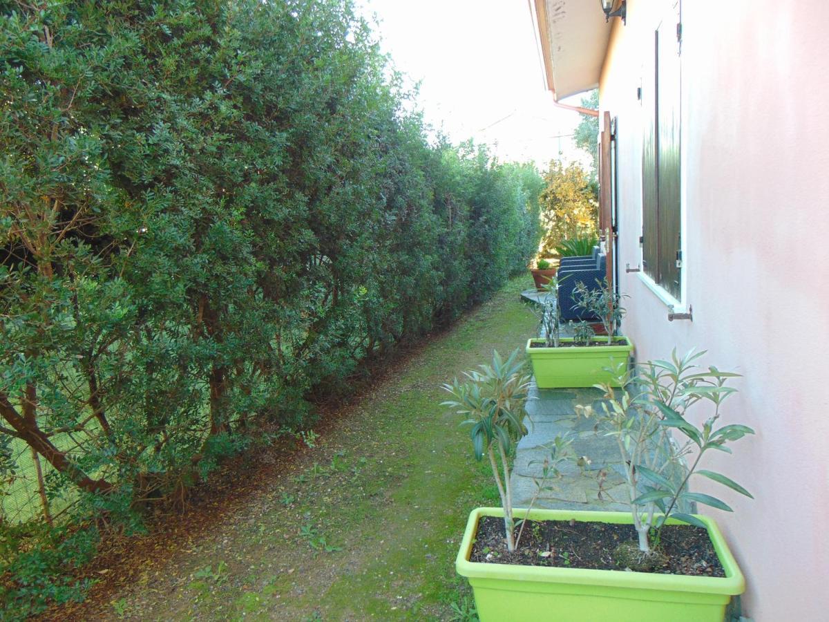 La Contea Bed & Breakfast Sant'Anna Arresi Exterior photo