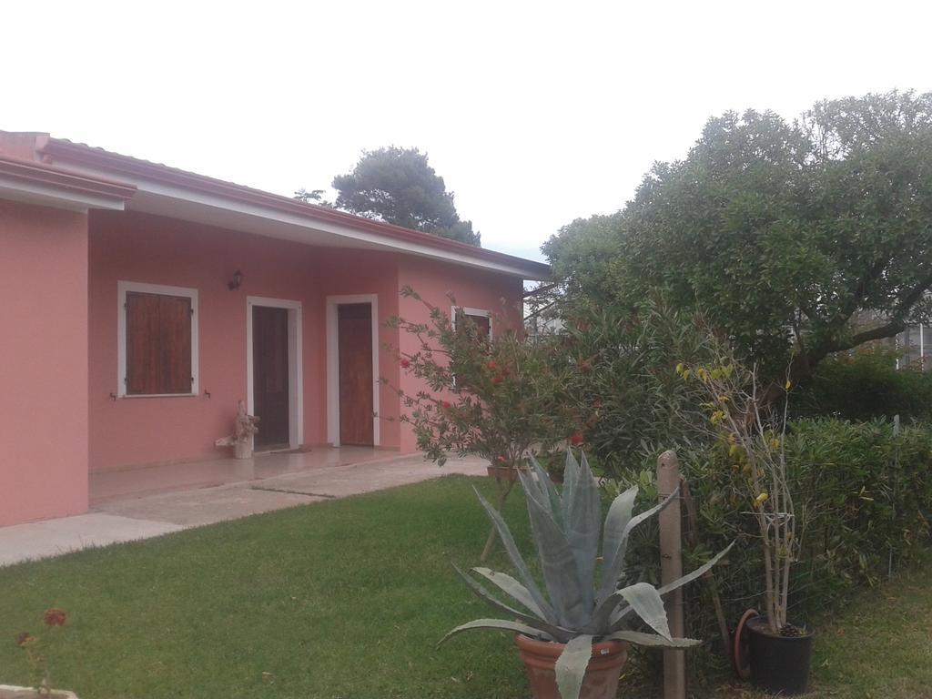 La Contea Bed & Breakfast Sant'Anna Arresi Exterior photo