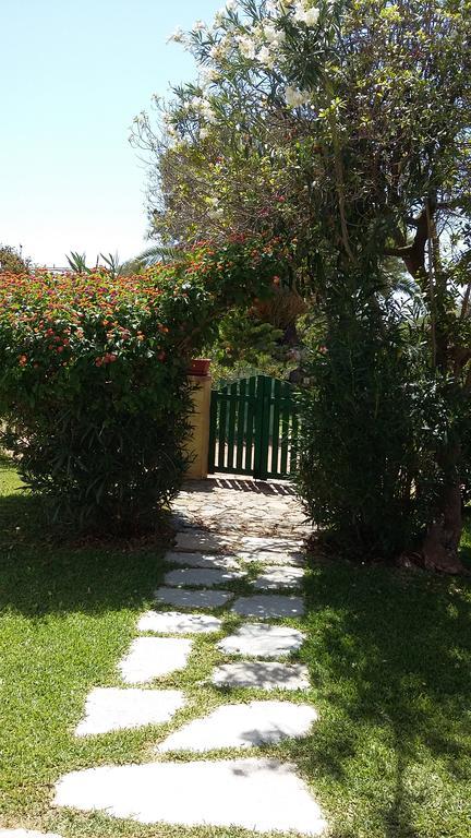 La Contea Bed & Breakfast Sant'Anna Arresi Exterior photo