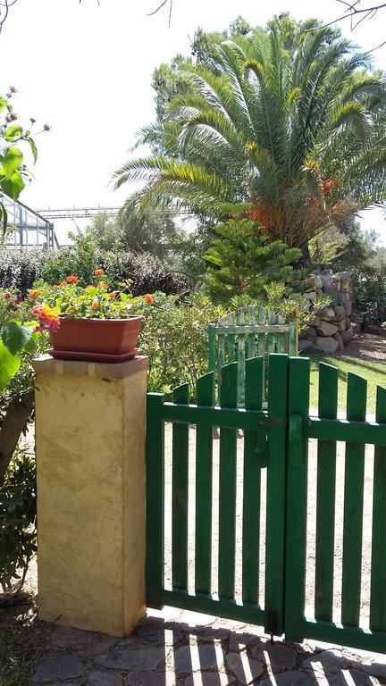 La Contea Bed & Breakfast Sant'Anna Arresi Exterior photo
